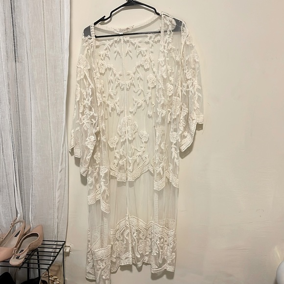 AdiVa Lace Kimono - Picture 1 of 5